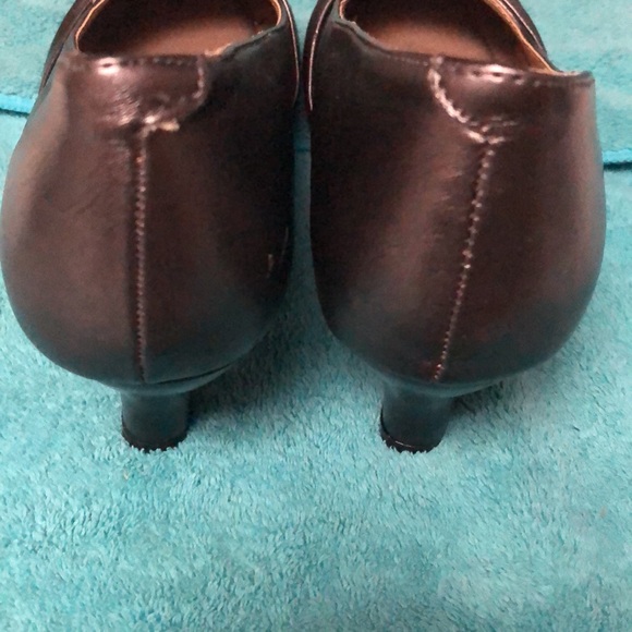 Hush Puppies Soft Style Pewter-tone Pumps - Picture 2 of 9